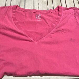 pink gap shirt